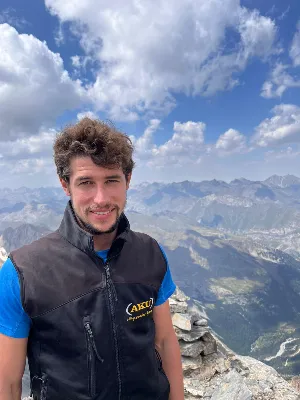 Izar Mountain Guide - certified mountain guide based in Spain